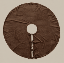 Load image into Gallery viewer, Velvet Ruffle Tree Skirt