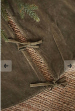 Load image into Gallery viewer, Velvet Ruffle Tree Skirt