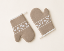 Load image into Gallery viewer, Oven Mitt, White Tulip, Set of 2
