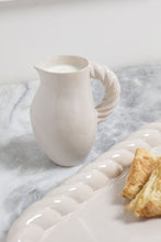 Load image into Gallery viewer, Manon Pitcher