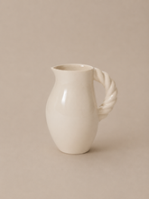 Load image into Gallery viewer, Manon Pitcher