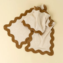 Load image into Gallery viewer, Velvet Scallop Runner - 108"L