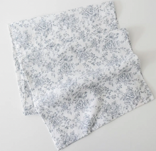 Load image into Gallery viewer, English Rose Table Runner
