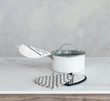 Load image into Gallery viewer, Heart Shaped Pot Holder