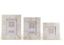 Load image into Gallery viewer, Scalloped Photo Frame