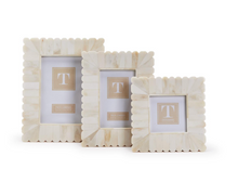 Load image into Gallery viewer, Scalloped Photo Frame