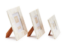 Load image into Gallery viewer, Scalloped Photo Frame