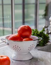 Load image into Gallery viewer, White Solid Medium Colander