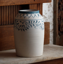 Load image into Gallery viewer, Jardin Bleu Vase