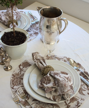 Load image into Gallery viewer, Lily Floral Napkins