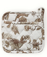 Load image into Gallery viewer, Lily Floral Pot Holder