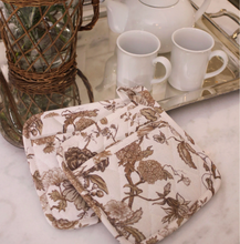 Load image into Gallery viewer, Lily Floral Pot Holder