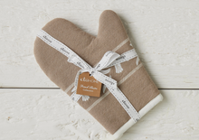 Load image into Gallery viewer, Oven Mitt, White Tulip, Set of 2