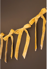 Load image into Gallery viewer, Velvet Bow Garland