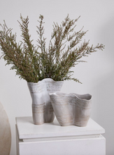 Load image into Gallery viewer, Claribel Vase