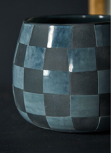 Load image into Gallery viewer, Enthia Vase