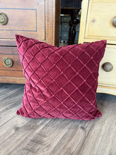 Load image into Gallery viewer, Diamond Velvet Pillow
