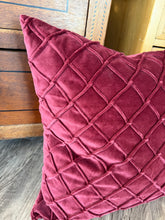 Load image into Gallery viewer, Diamond Velvet Pillow

