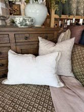 Load image into Gallery viewer, Double Flange Linen Pillow
