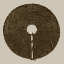 Load image into Gallery viewer, Velvet Ruffle Tree Skirt
