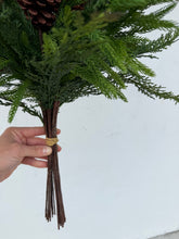 Load image into Gallery viewer, 22" Mixed Pine Bundle

