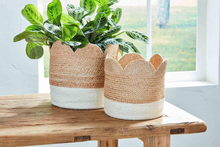 Load image into Gallery viewer, Scalloped Edge Basket
