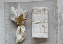 Load image into Gallery viewer, Gold Grid Napkin Set

