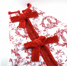 Load image into Gallery viewer, Quilted Tree Skirt
