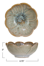 Load image into Gallery viewer, Stoneware Flower Shaped Bowl
