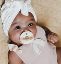 Load image into Gallery viewer, Sweetie Soother™ Orthodontic Silicone Pacifier 0-6M
