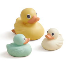 Load image into Gallery viewer, Itzy Ducky Family™ Bath Toy Set
