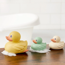 Load image into Gallery viewer, Itzy Ducky Family™ Bath Toy Set
