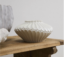 Load image into Gallery viewer, Ilaria Vase
