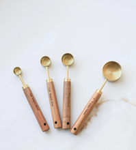 Load image into Gallery viewer, Wood Handle Measuring Spoons Set

