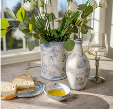Load image into Gallery viewer, Giulietta Blue Oil Bottle
