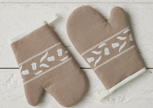 Load image into Gallery viewer, Oven Mitt, White Tulip, Set of 2
