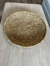 Load image into Gallery viewer, Round Seagrass Tray
