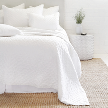 Load image into Gallery viewer, Hampton Bedding
