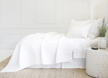 Load image into Gallery viewer, Hampton Bedding

