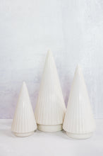 Load image into Gallery viewer, Ribbed White Tree
