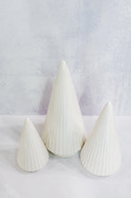 Load image into Gallery viewer, Ribbed White Tree

